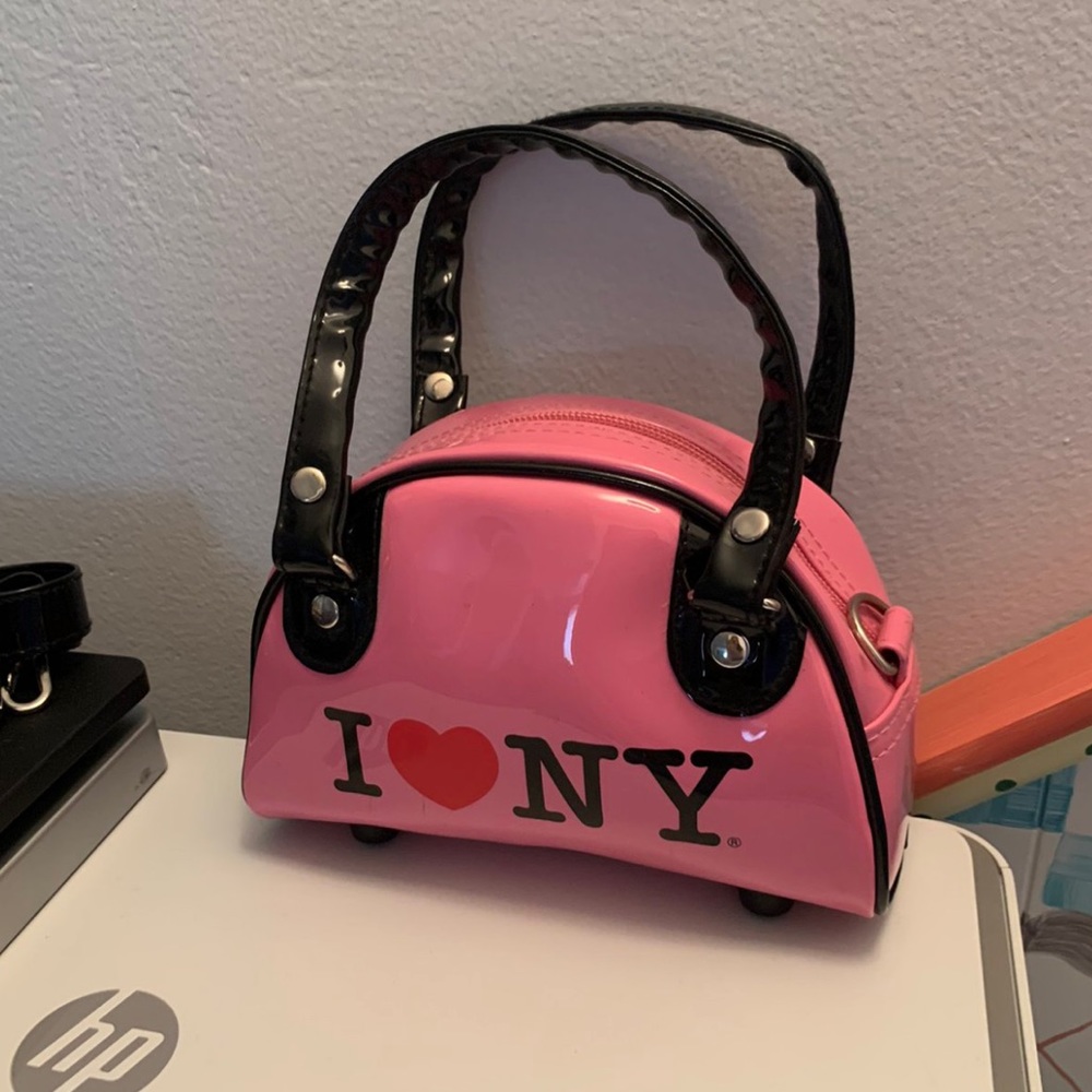 I❤️NY pink purse